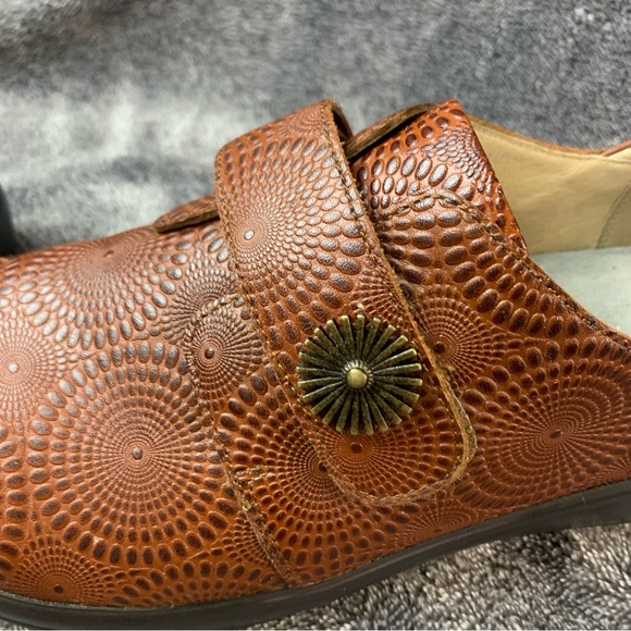 Alegria Joleen Brandy Loafer US 9EU 39 Brown Platform Slip on Leather Tooled - Picture 6 of 12